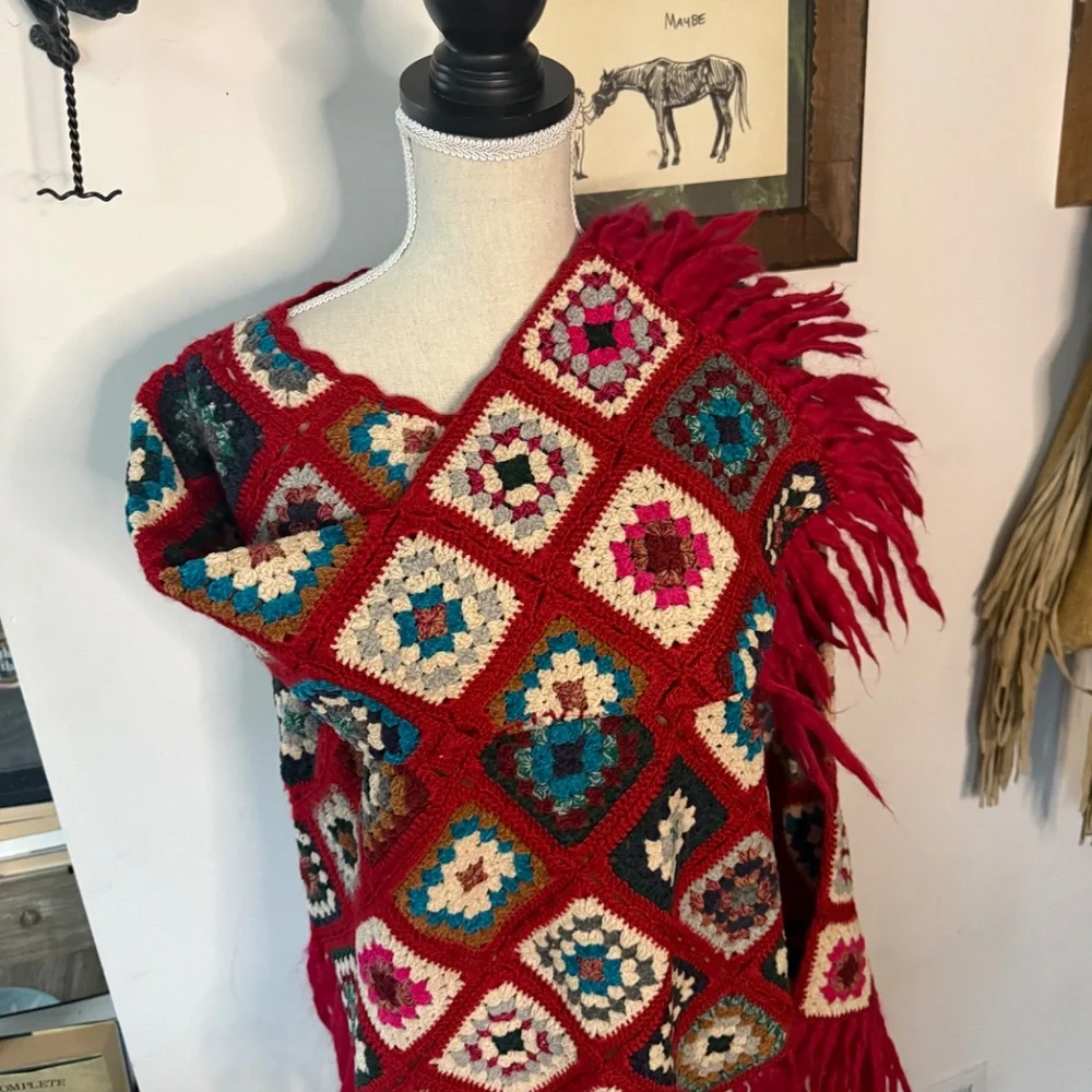 Vintage SUE WONG Granny Square Crochet Fringe Sweater Poncho L Wool